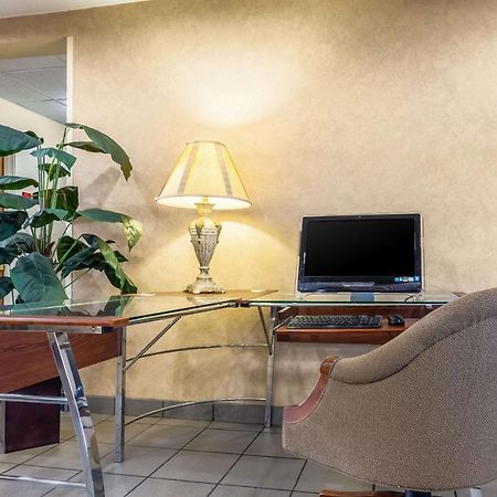 Econo Lodge Inn & Suites Evansville Stevenson Exterior photo