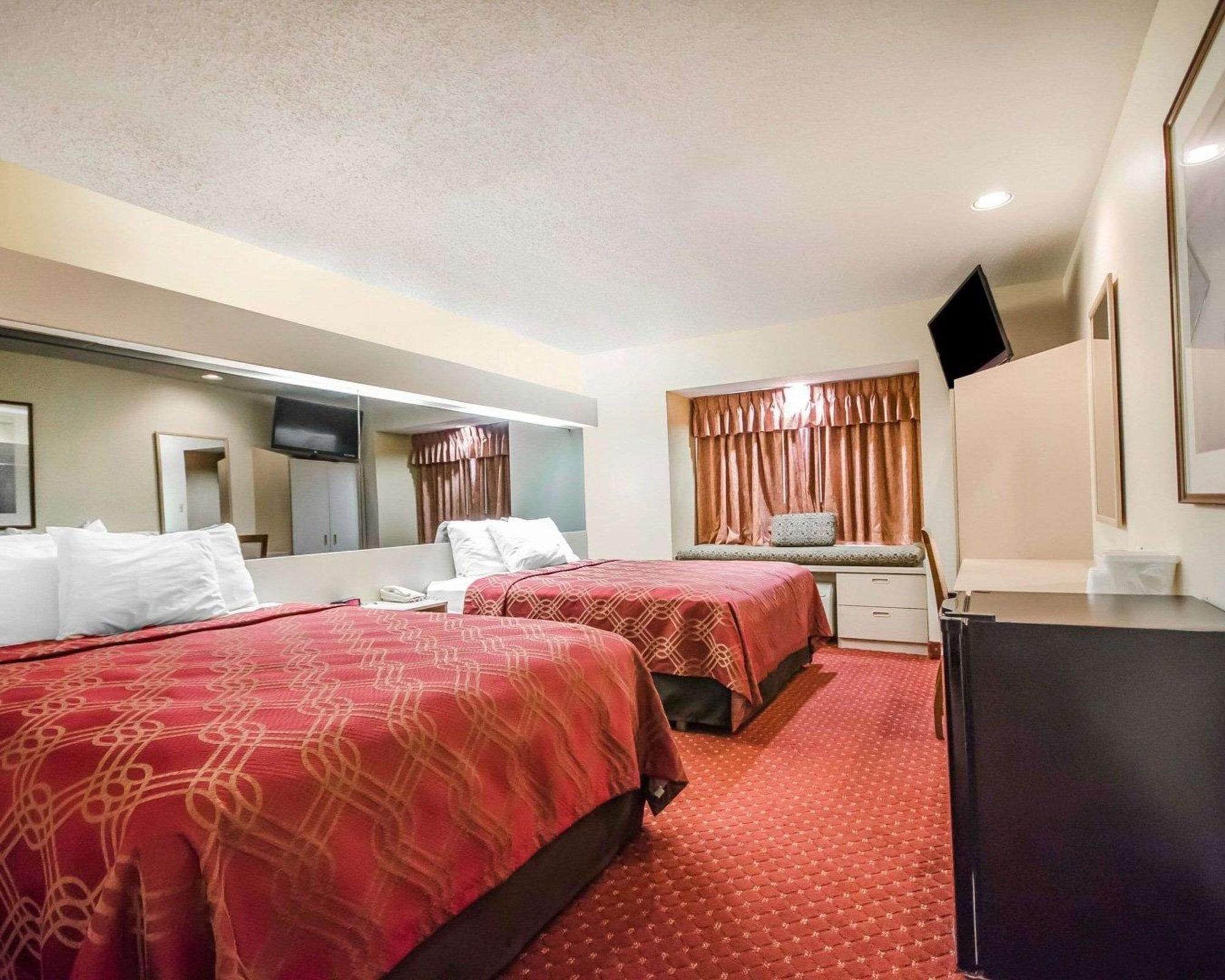 Econo Lodge Inn & Suites Evansville Stevenson Exterior photo