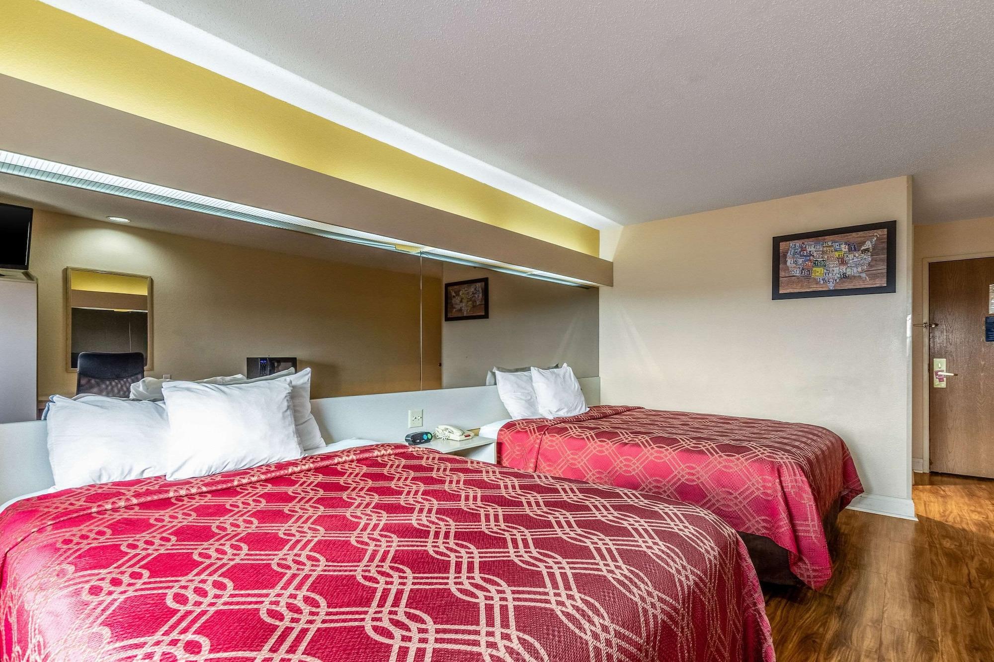 Econo Lodge Inn & Suites Evansville Stevenson Exterior photo