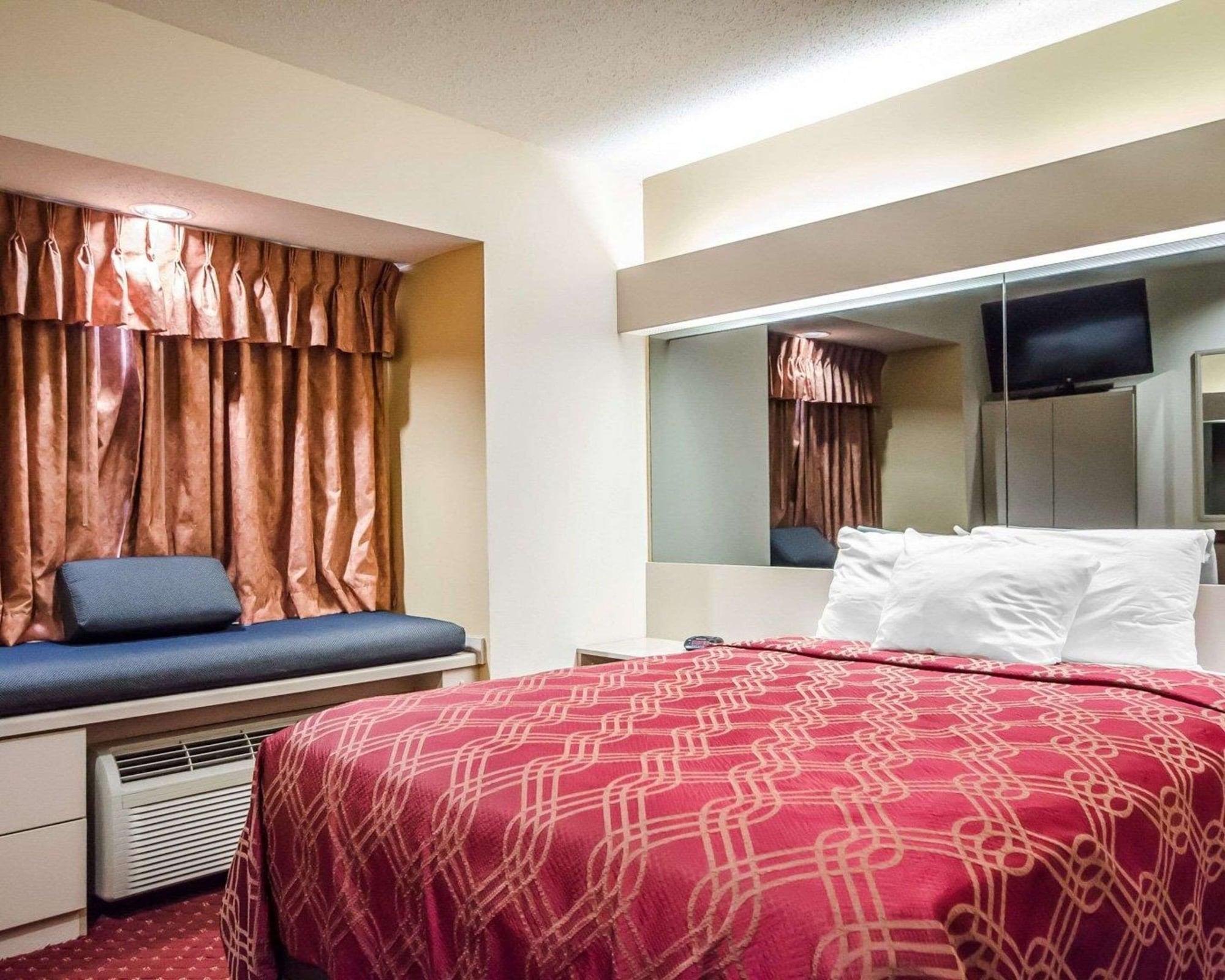Econo Lodge Inn & Suites Evansville Stevenson Exterior photo