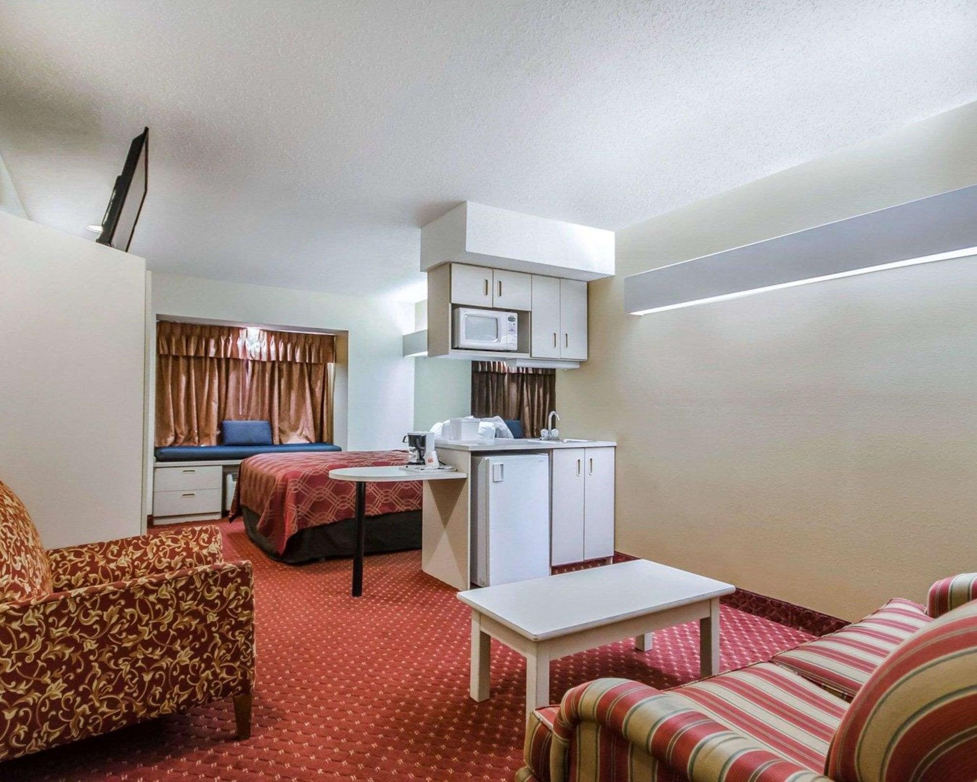 Econo Lodge Inn & Suites Evansville Stevenson Exterior photo