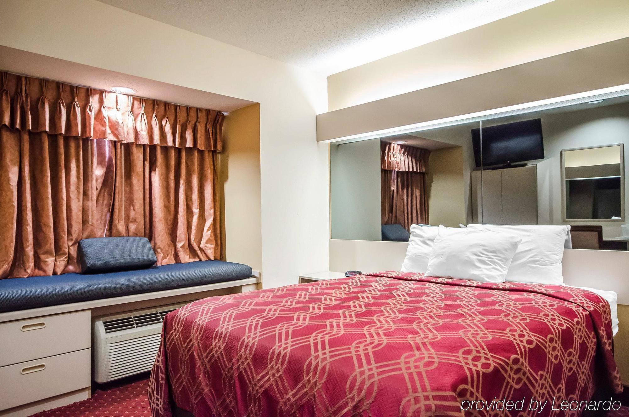 Econo Lodge Inn & Suites Evansville Stevenson Exterior photo