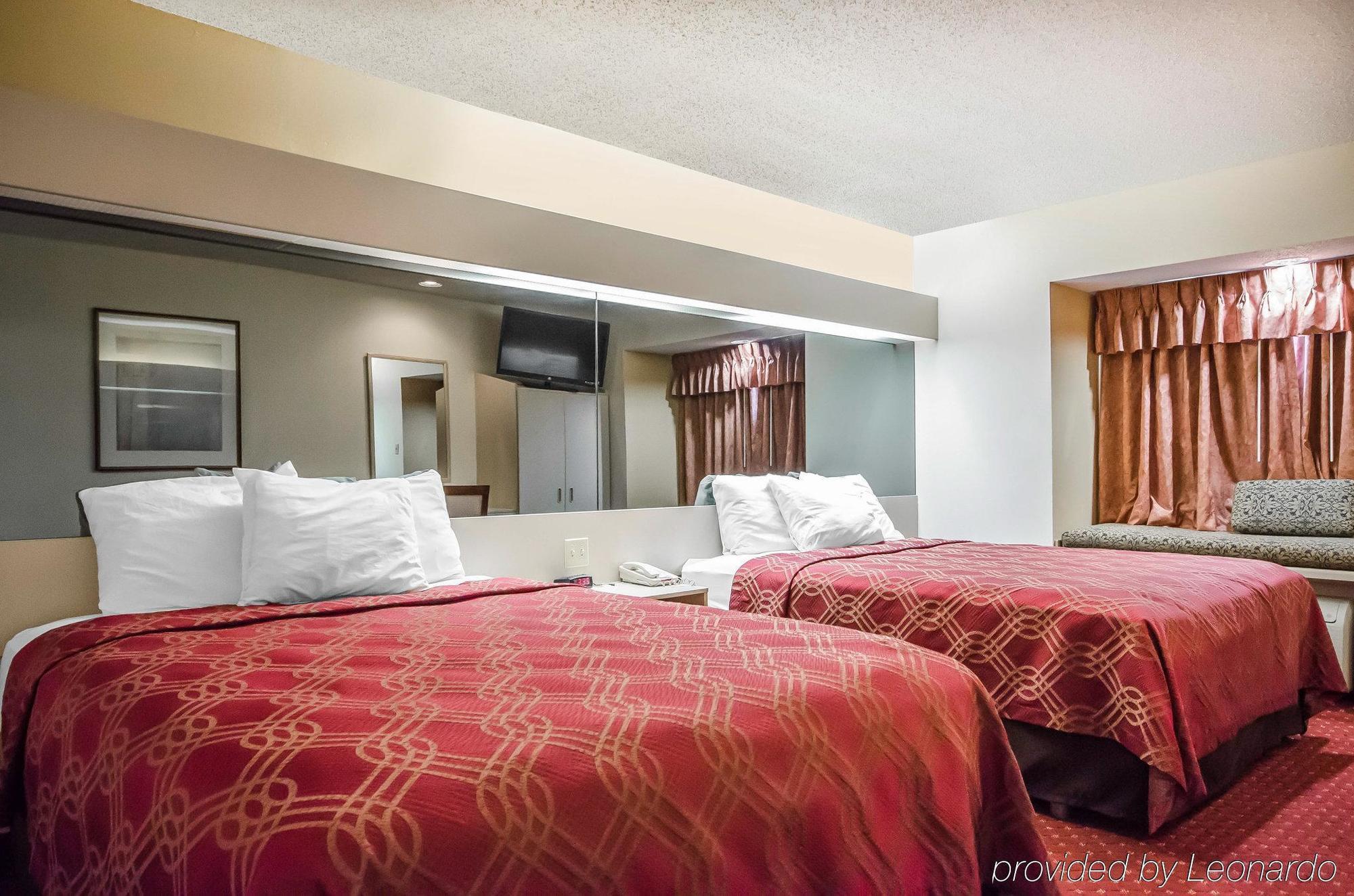 Econo Lodge Inn & Suites Evansville Stevenson Exterior photo