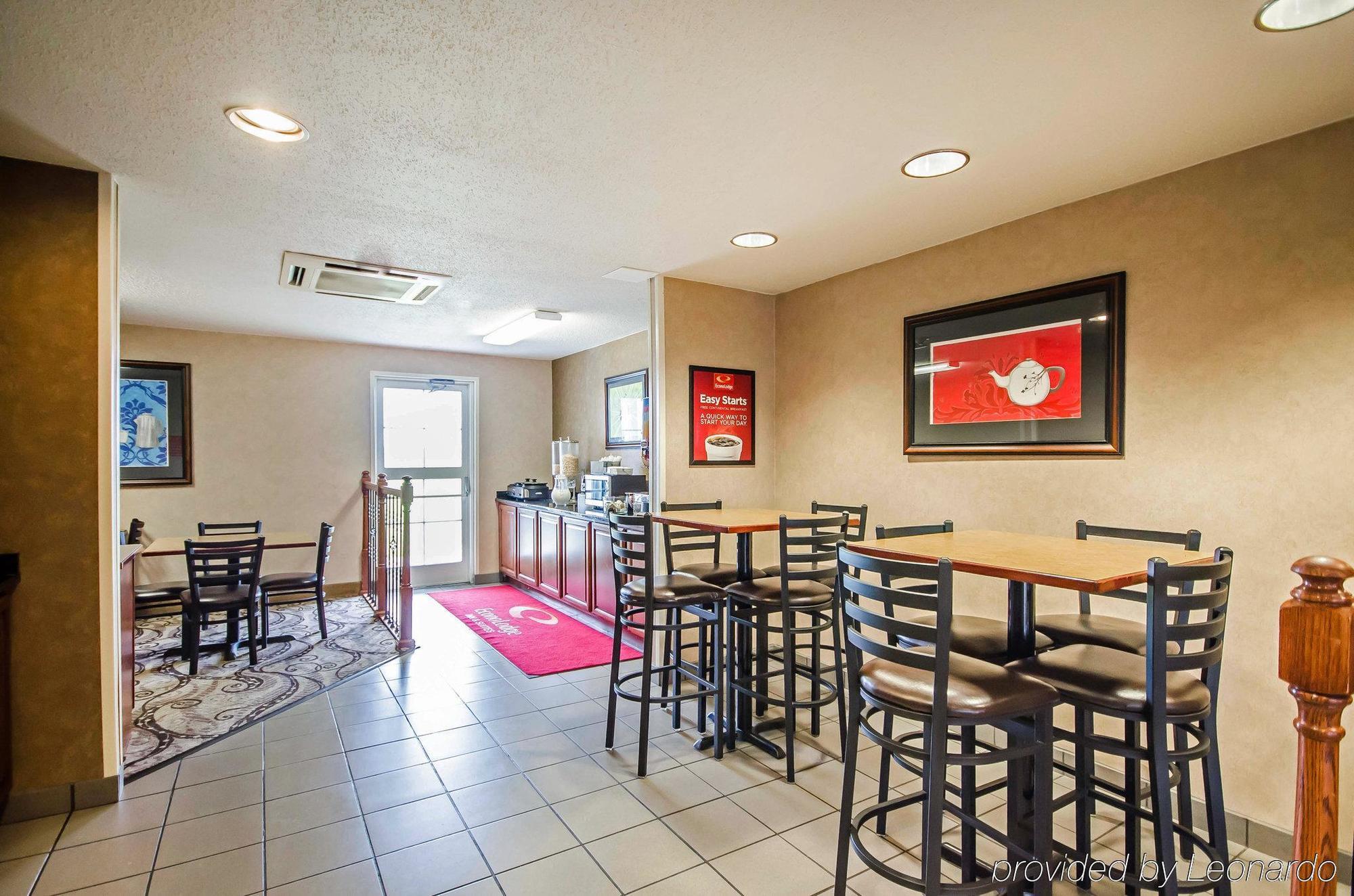 Econo Lodge Inn & Suites Evansville Stevenson Exterior photo